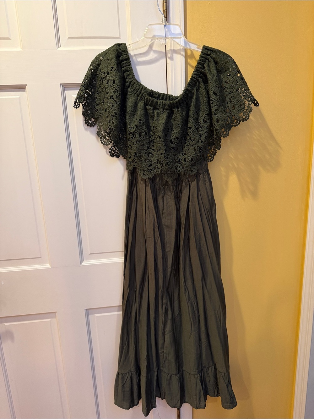 NWOT Off-Shoulder Crochet Maxi Dress in Olive Green, size large 8-10
